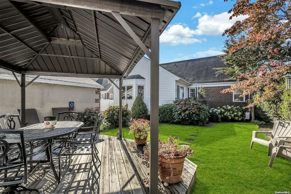 19 White Street Valley Stream NY 11580