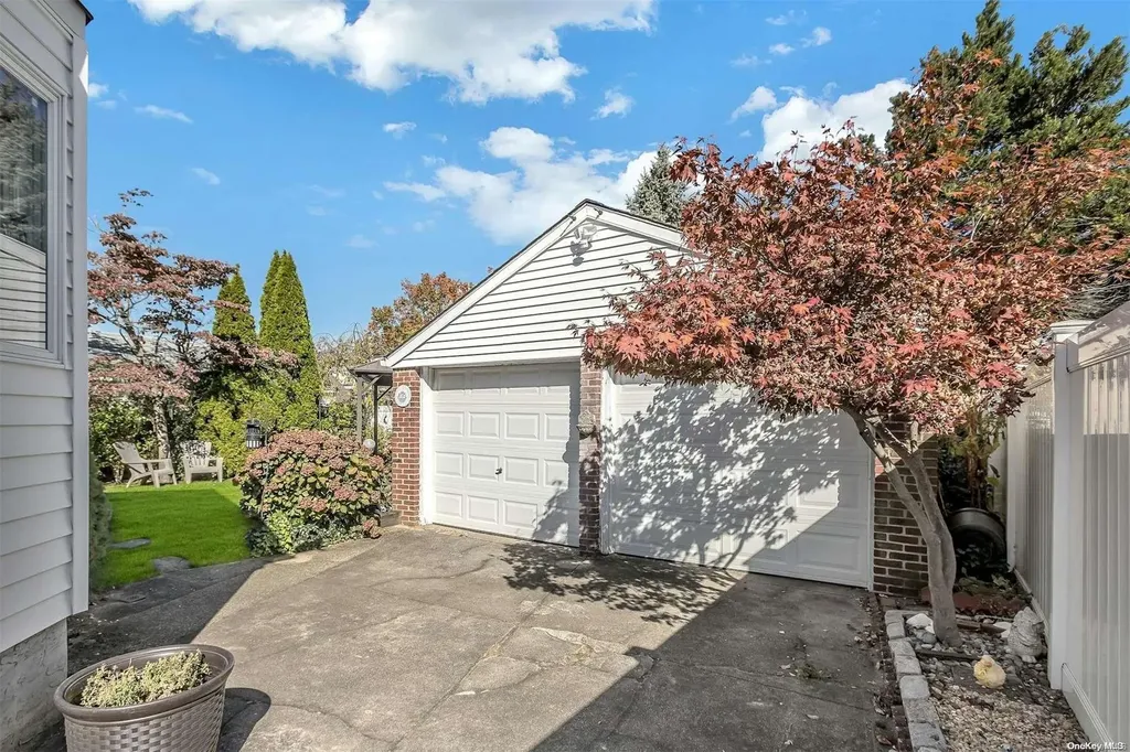 19 White Street Valley Stream NY 11580