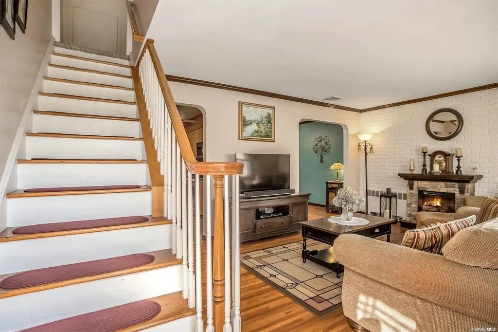 19 White Street Valley Stream NY 11580