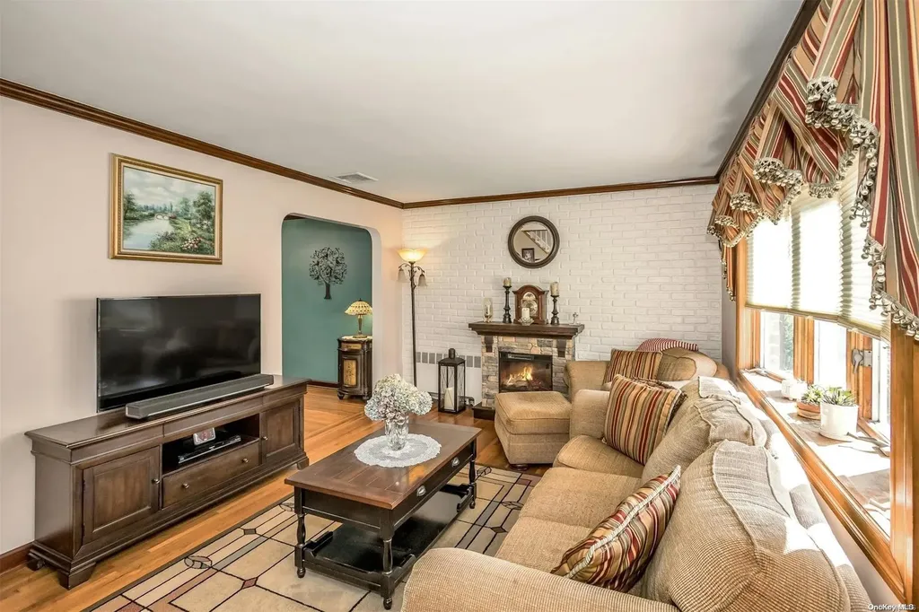 19 White Street Valley Stream NY 11580