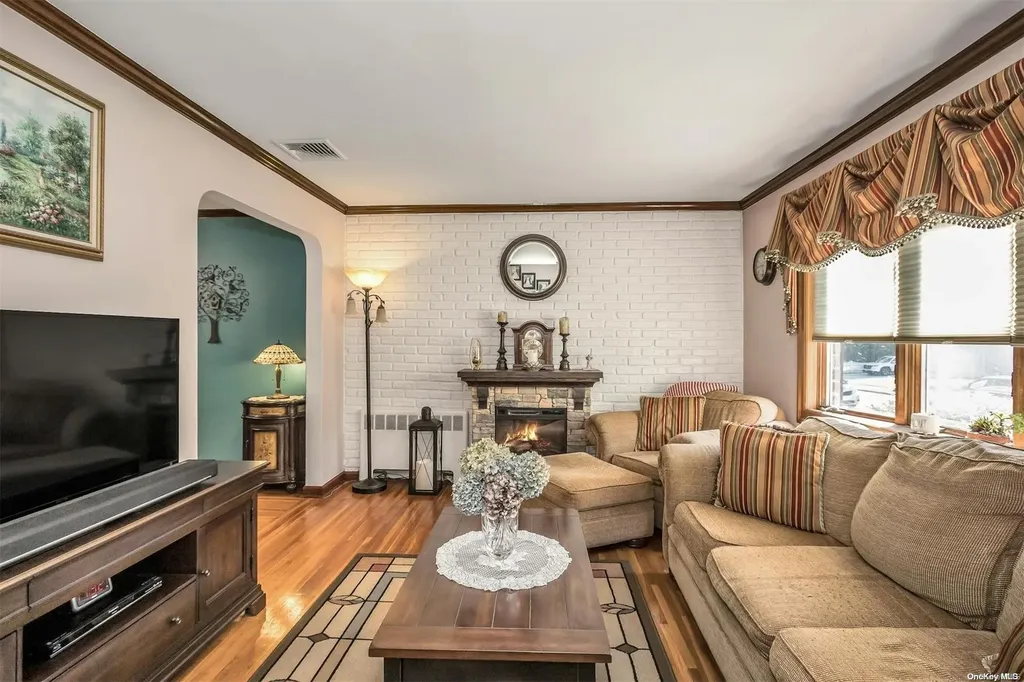 19 White Street Valley Stream NY 11580