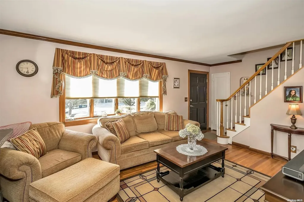 19 White Street Valley Stream NY 11580