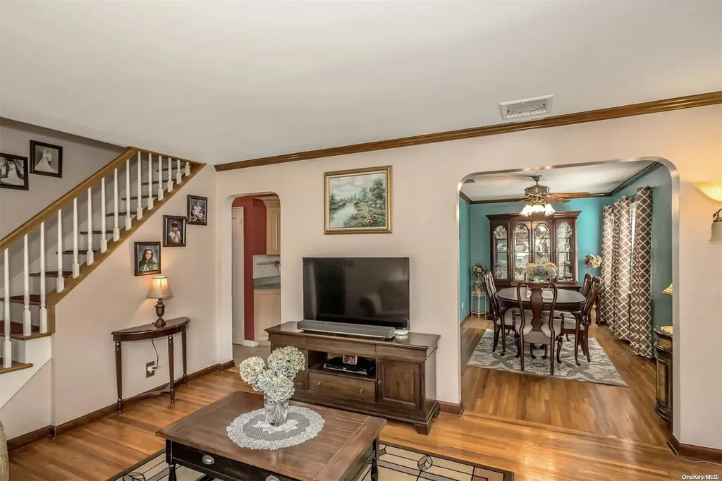 19 White Street Valley Stream NY 11580
