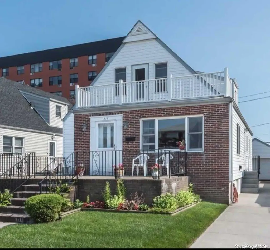 318 E Penn Street Long Beach NY 11561