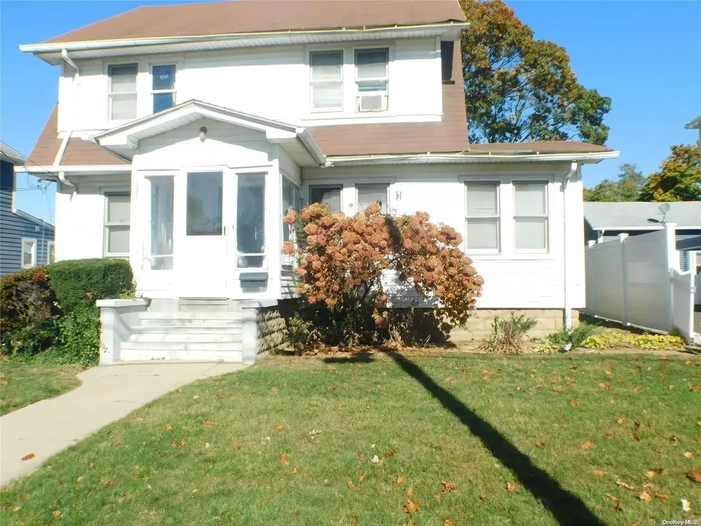 67 E Dean Street Freeport NY 11520