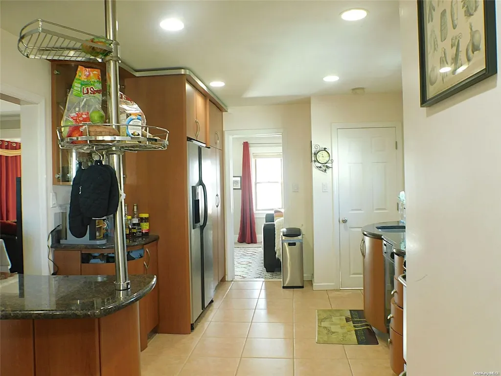 67 E Dean Street Freeport NY 11520