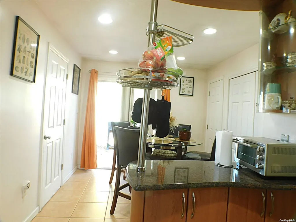 67 E Dean Street Freeport NY 11520