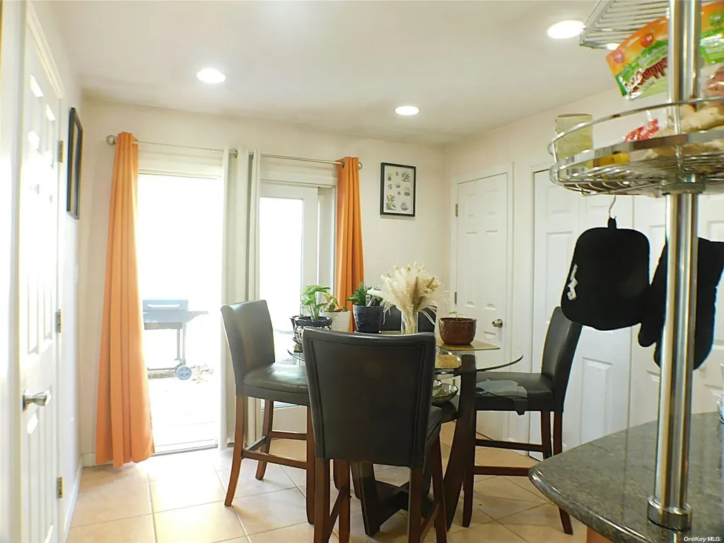 67 E Dean Street Freeport NY 11520