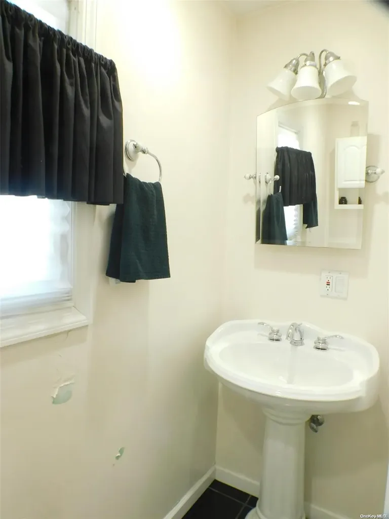 67 E Dean Street Freeport NY 11520