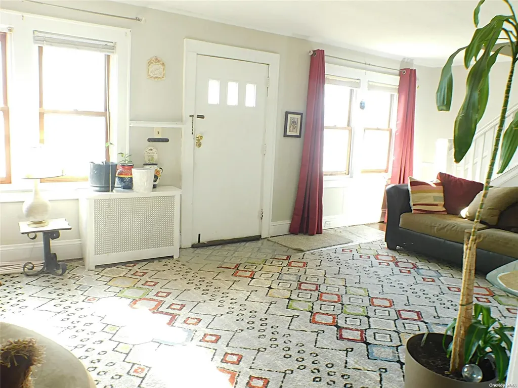 67 E Dean Street Freeport NY 11520