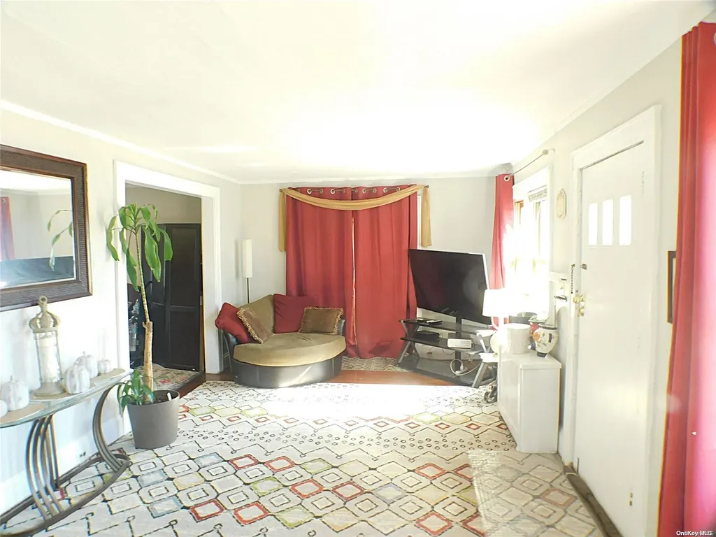 67 E Dean Street Freeport NY 11520