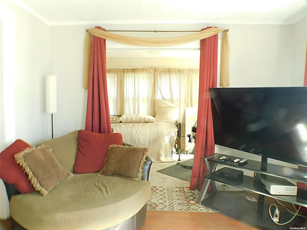 67 E Dean Street Freeport NY 11520