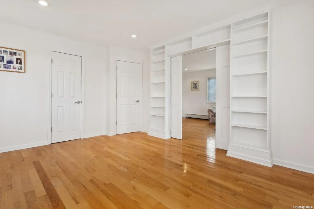 435 West Drive Copiague NY 11726