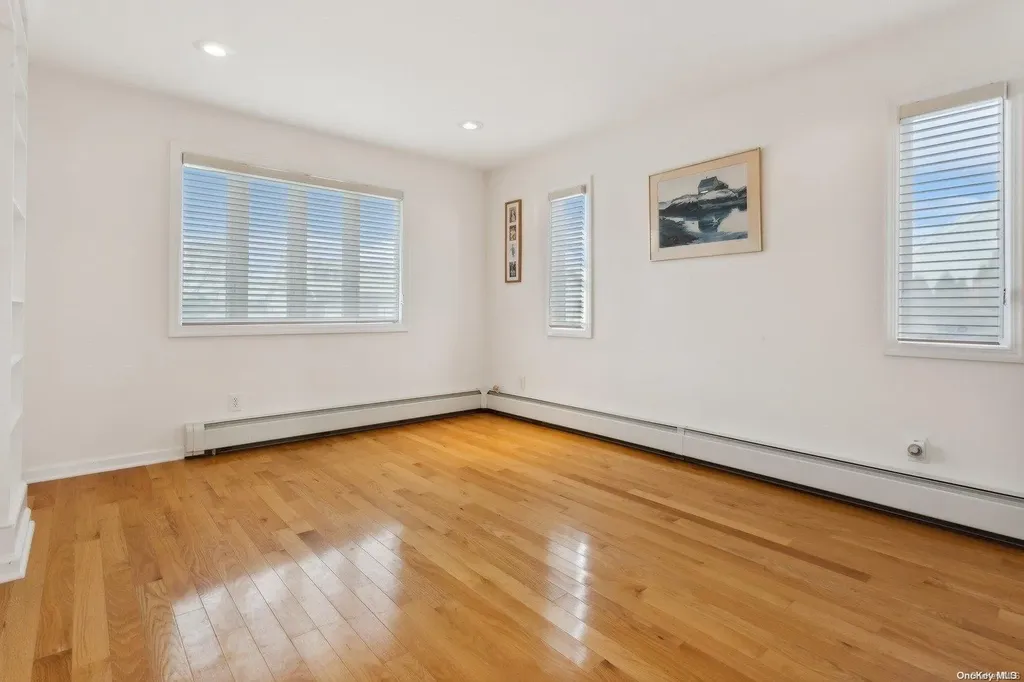 435 West Drive Copiague NY 11726