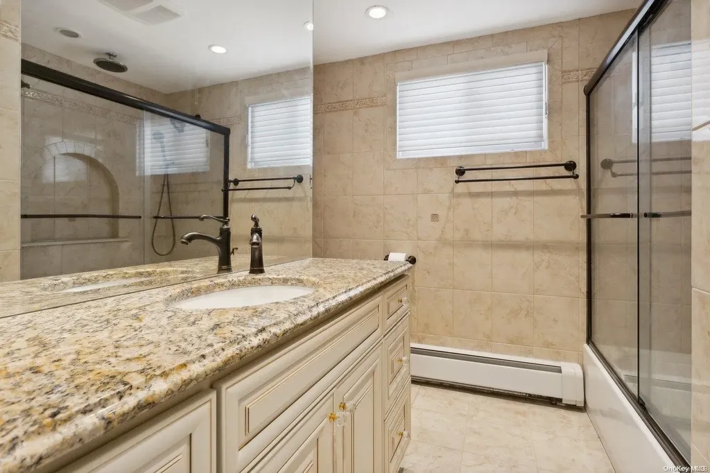 435 West Drive Copiague NY 11726