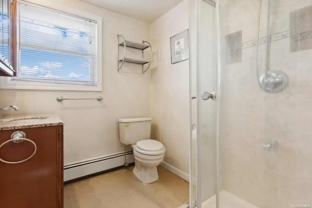 435 West Drive Copiague NY 11726