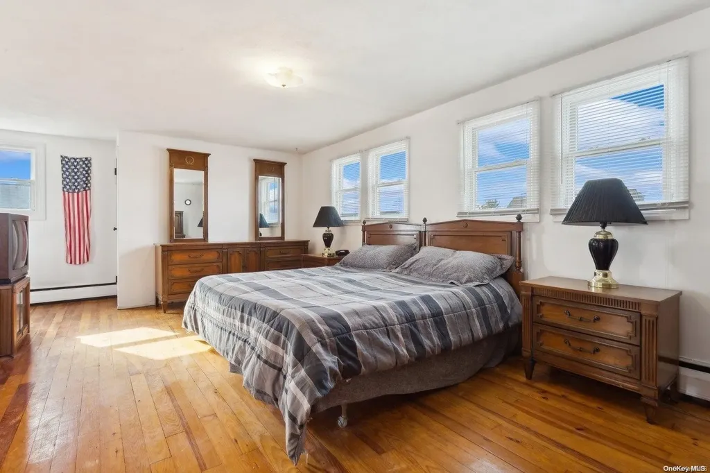 435 West Drive Copiague NY 11726