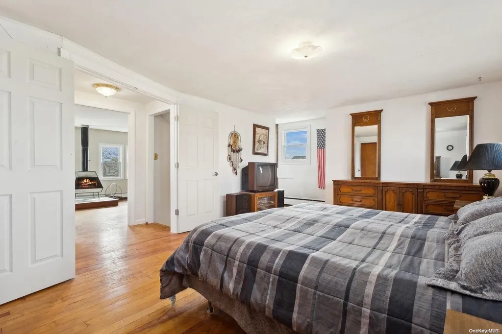 435 West Drive Copiague NY 11726