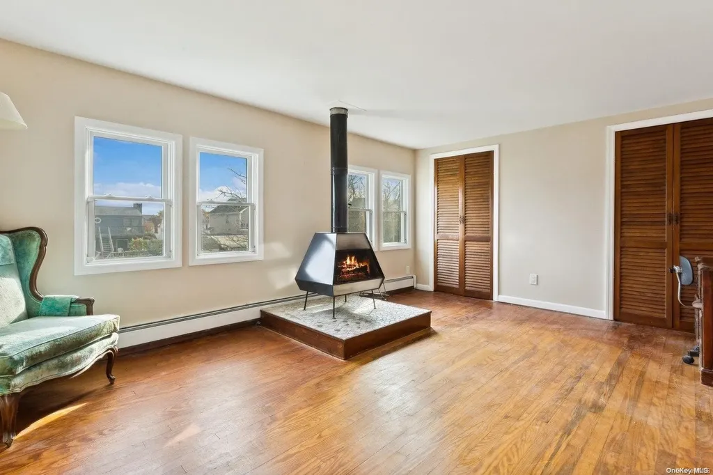 435 West Drive Copiague NY 11726