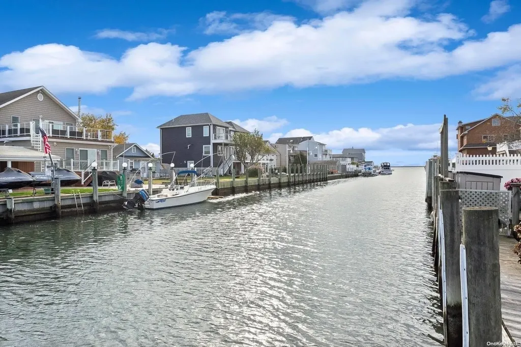 435 West Drive Copiague NY 11726