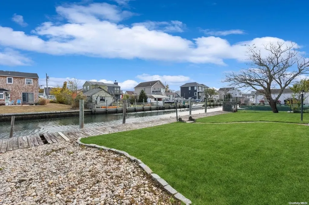 435 West Drive Copiague NY 11726