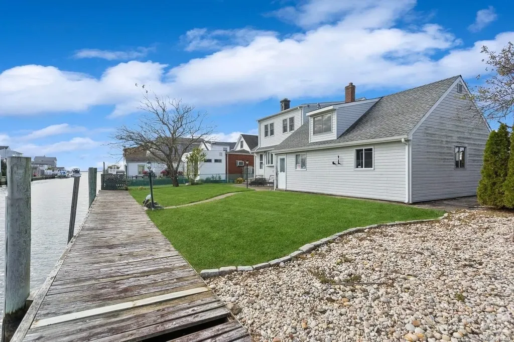 435 West Drive Copiague NY 11726