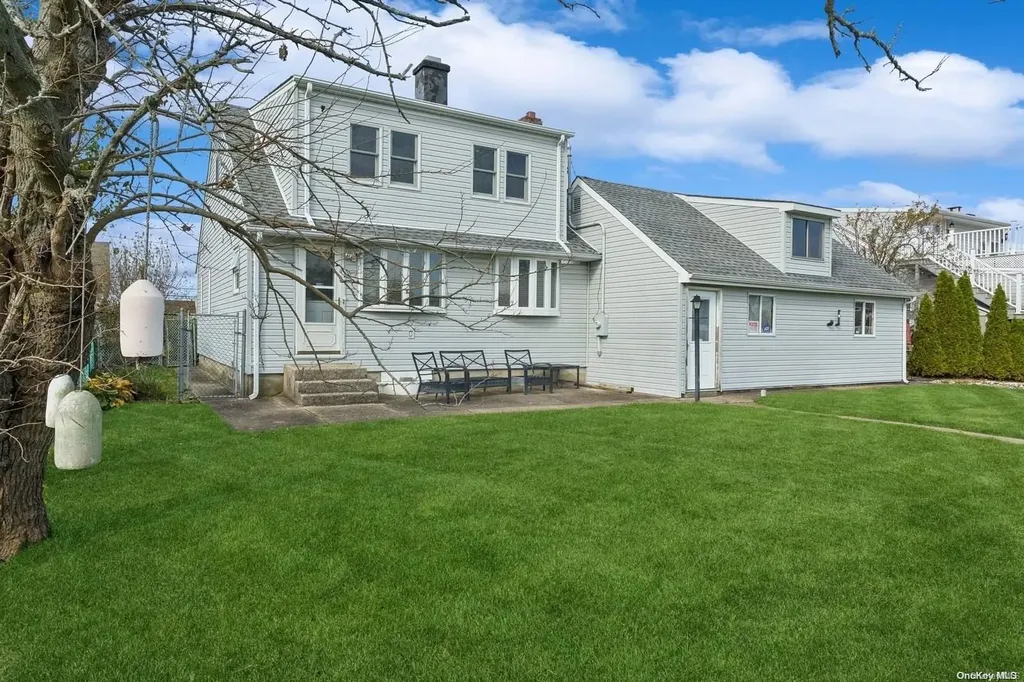 435 West Drive Copiague NY 11726