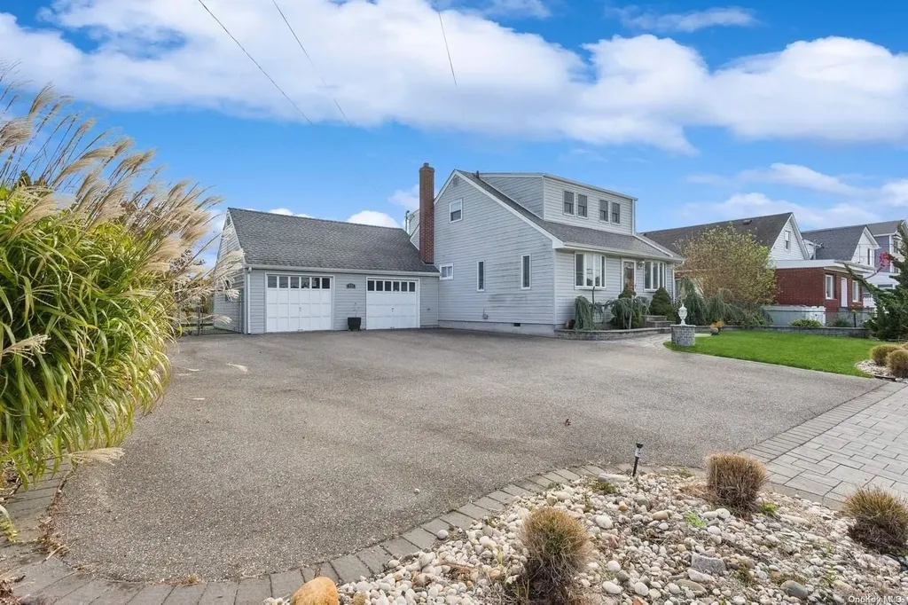 435 West Drive Copiague NY 11726