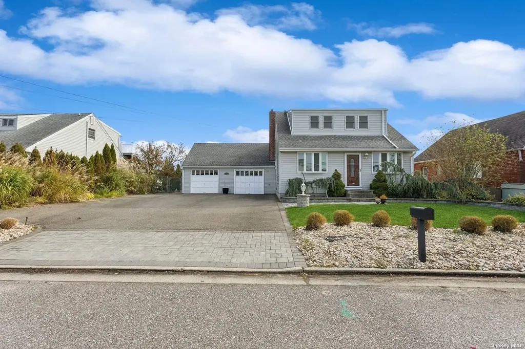 435 West Drive Copiague NY 11726