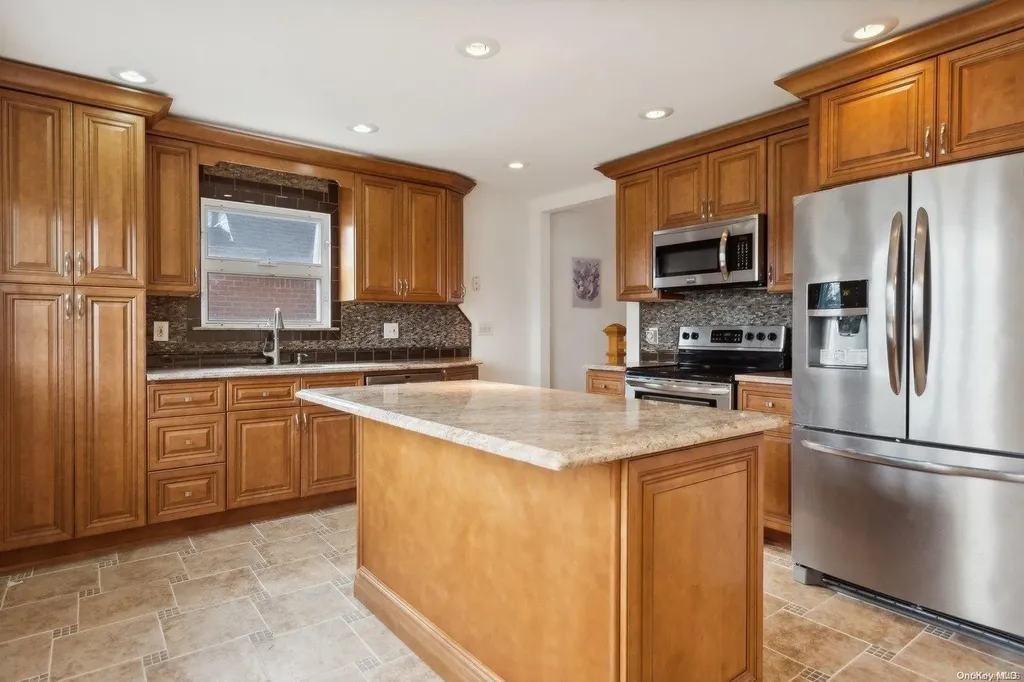 435 West Drive Copiague NY 11726