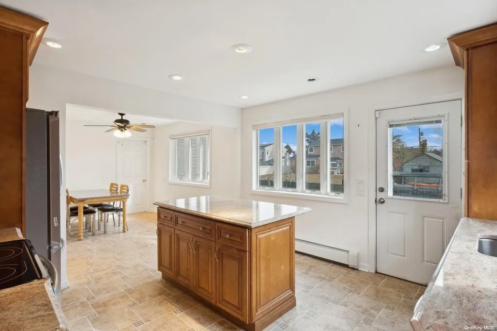 435 West Drive Copiague NY 11726