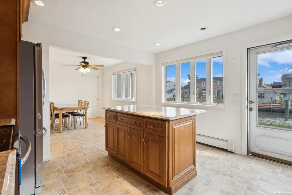 435 West Drive Copiague NY 11726