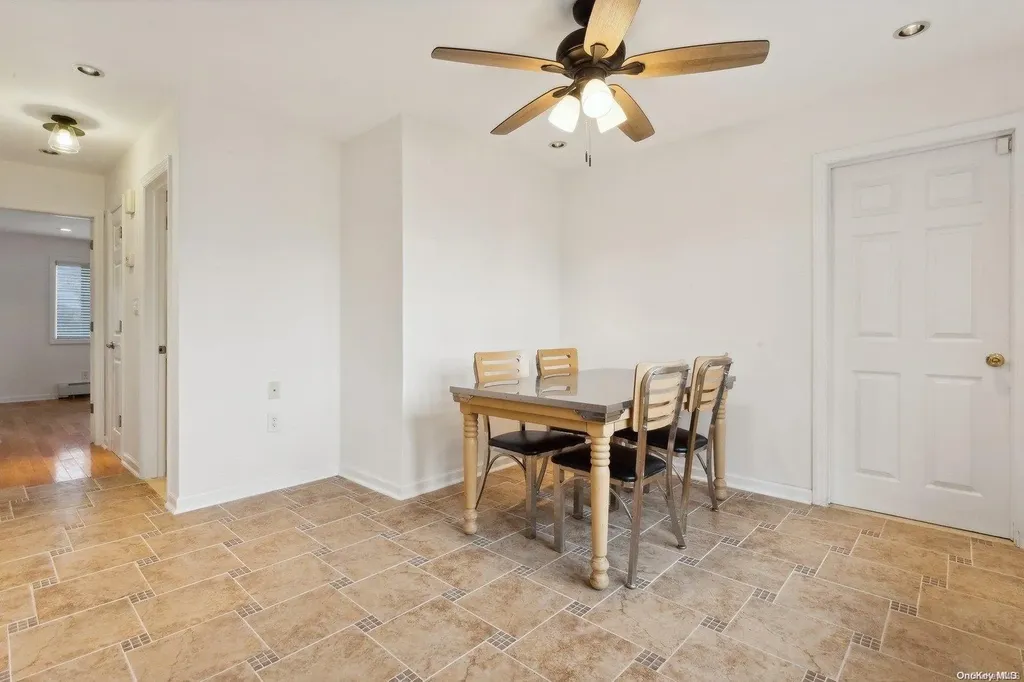435 West Drive Copiague NY 11726