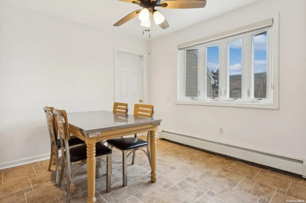 435 West Drive Copiague NY 11726