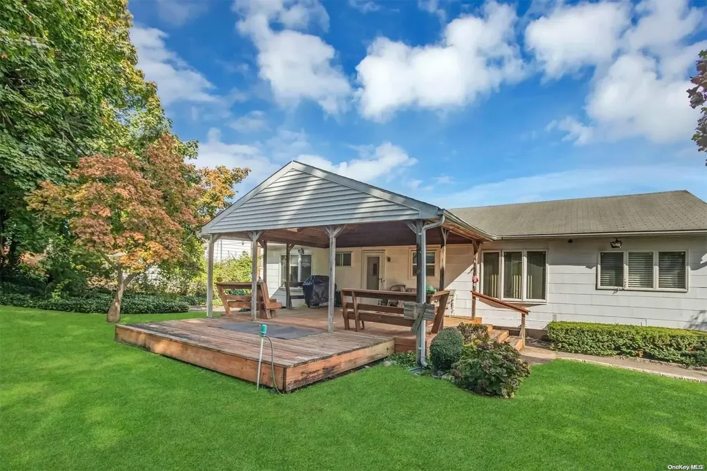 24 W Lane Drive Plainview NY 11803