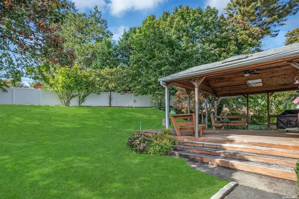 24 W Lane Drive Plainview NY 11803