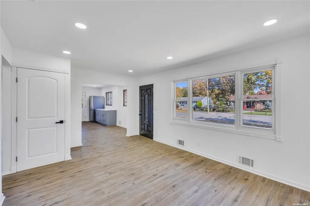 1070 Ocean Avenue Bay Shore NY 11706