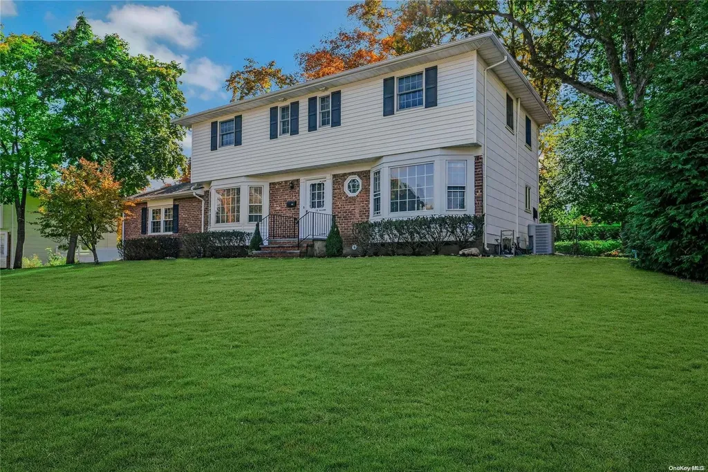 18 Kingfisher Drive Smithtown NY 11787