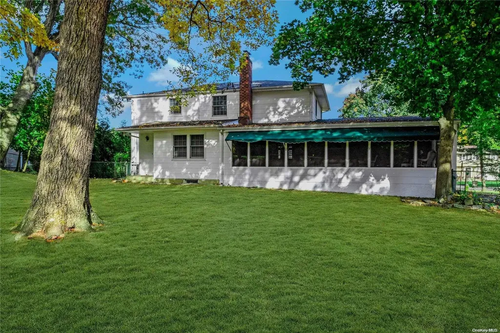 18 Kingfisher Drive Smithtown NY 11787