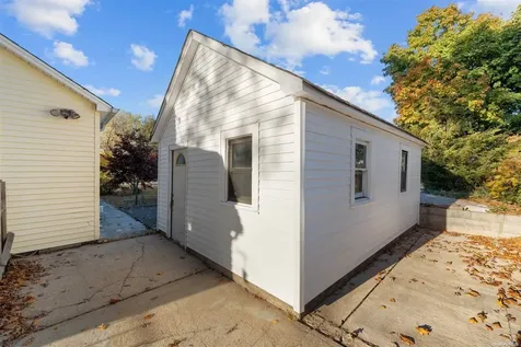 16 Delaware Road West Babylon NY 11704