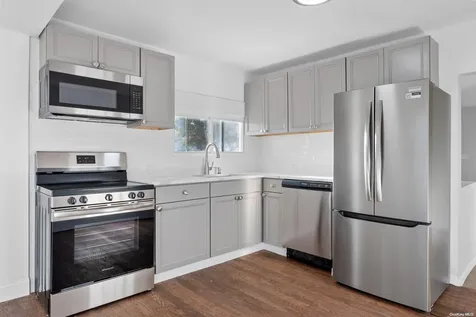 16 Delaware Road West Babylon NY 11704