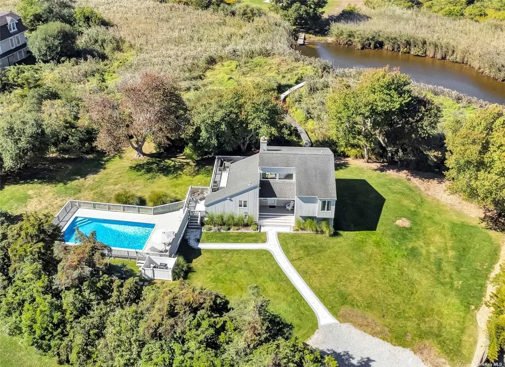 19 Rogers Lane Remsenburg NY 11960