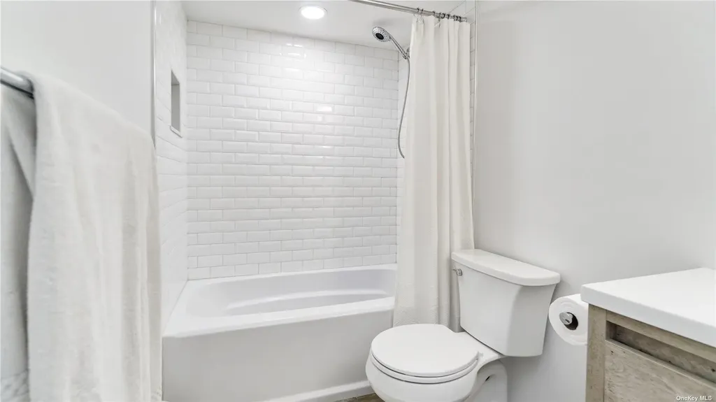 19 Rogers Lane Remsenburg NY 11960