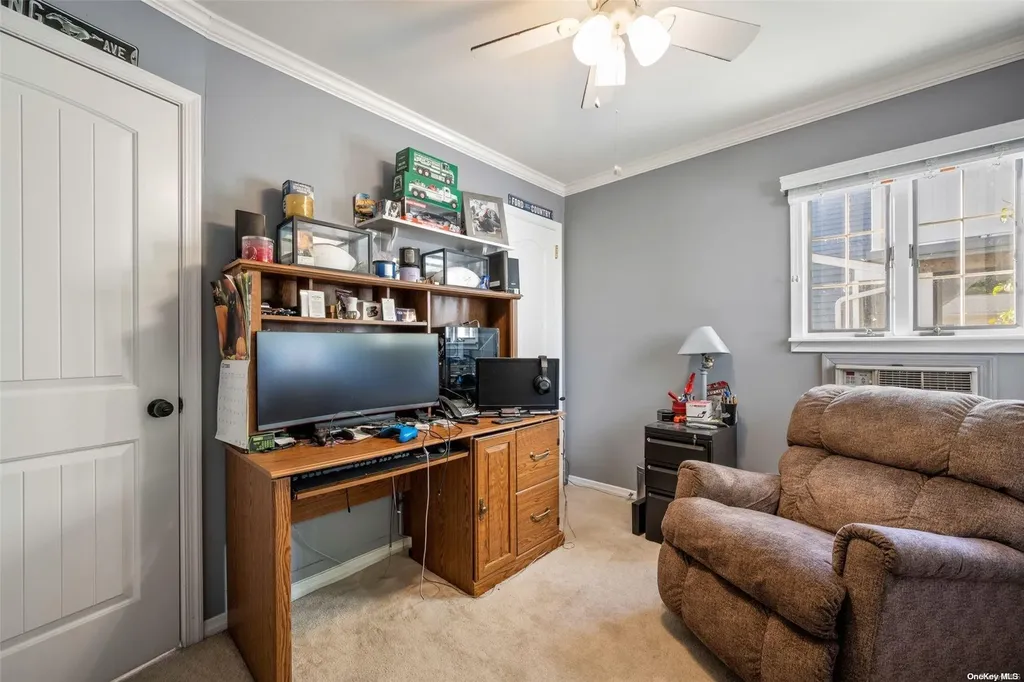 276 29th Street Lindenhurst NY 11757