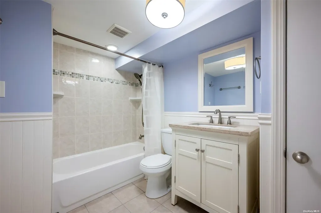 276 29th Street Lindenhurst NY 11757