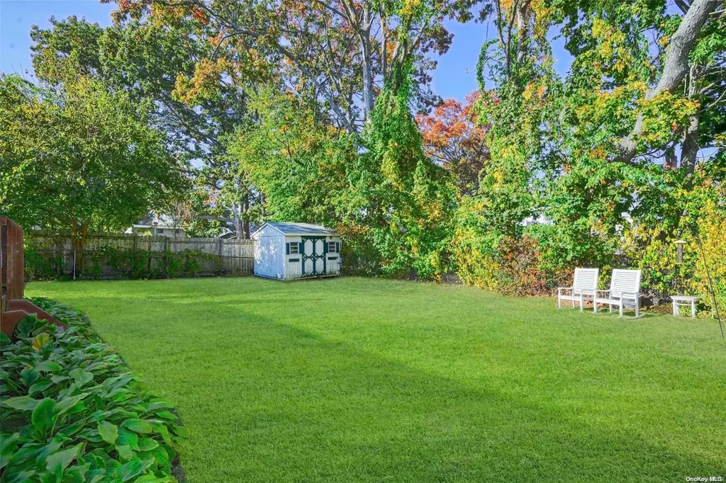 276 29th Street Lindenhurst NY 11757