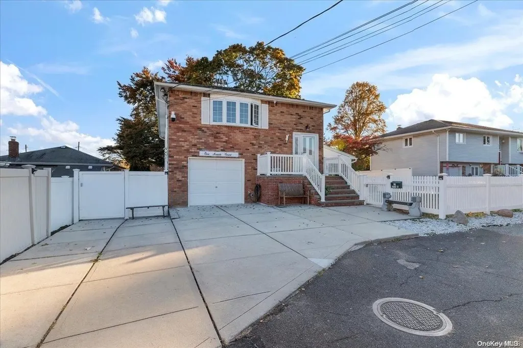 1 Meade Court Bethpage NY 11714