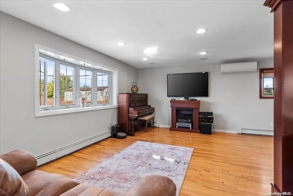 1 Meade Court Bethpage NY 11714
