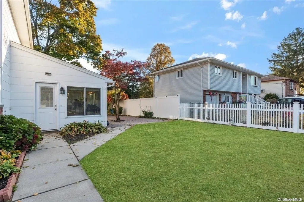1 Meade Court Bethpage NY 11714