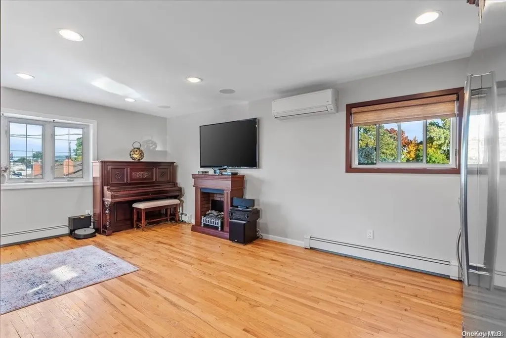 1 Meade Court Bethpage NY 11714